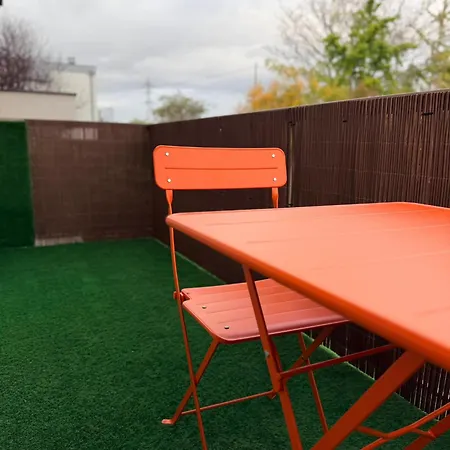 Le Clos Des Roses アパート